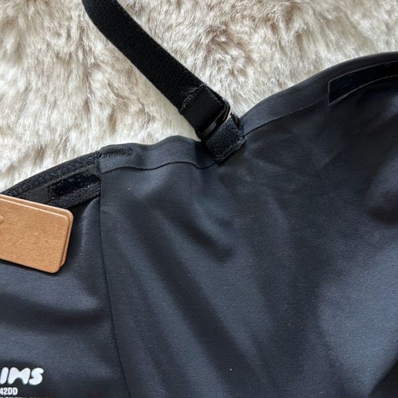 SKIMS Smoothing Strapless Bra in Onyx Size 42DD - Picture 9 of 10